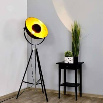 Stojaca lampa Mineva v čiernej a zlatej