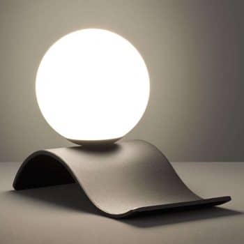 Sklenená stolná lampa Lara, čierna matná