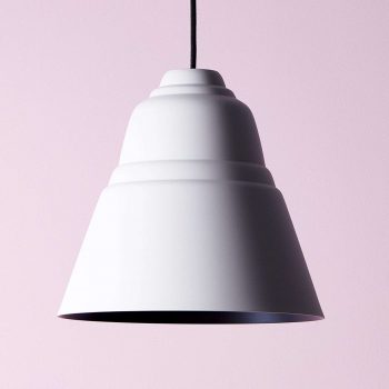 Závesná lampa Relief s kovovým tienidlom biela