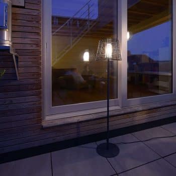 Čierna stojaca lampa Velorum pre terasu