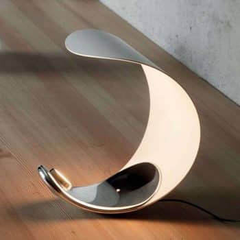 Dizajnová stolná lampa Curl s diódami LED