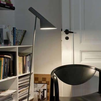 Louis Poulsen AJ – stojaca lampa, tmavosivá - Image 2