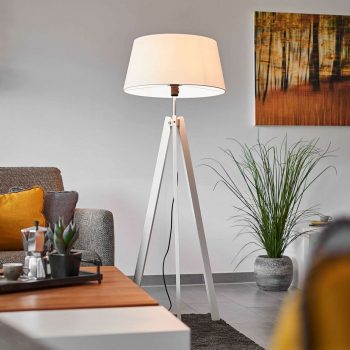 Trojnohá stojaca lampa Thea s drevenými nohami
