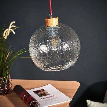 Závesná lampa Svea dezénovaná dub, červený kábel - Image 2