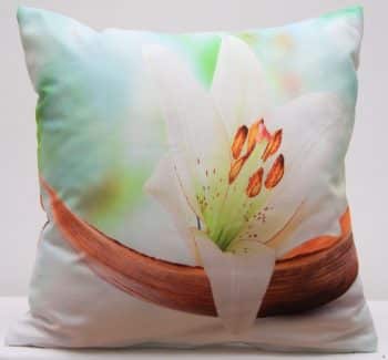 Bielo modrá obliečka na vankúš s motívom bielej ľalie 45x45 cm Biela 3131-124132