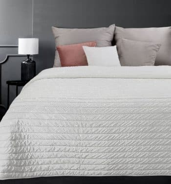 Elegantný snehovo biely prehoz na posteľ s trblietkami Šírka: 170 cm | Dĺžka: 210 cm 40656-185706