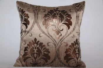 Hnedá dekoračná obliečka na vankúš s ornamentami a s medeným odtieňom 40x40 cm Hnedá 4582-124517