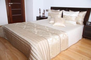 Kvaliný béžový prehoz s nádychom luxusu Šírka: 170 cm | Dĺžka: 210 cm 27522-158002