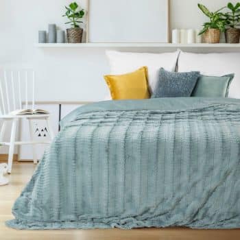 Kvalitný jednofarebný huňatý modrý prehoz Šírka: 200 cm | Dĺžka: 220 cm 32402-162613