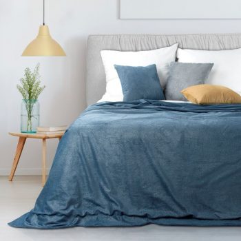 Mäkký tmavo modrý prehoz na posteľ Šírka: 220 cm | Dĺžka: 240 cm 21810-153477