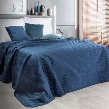 Obojstranný prešívaný prehoz na posteľ v tmavo modrej farbe Šírka: 170 cm | Dĺžka: 210 cm 27501-152878