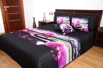 Prehozy na posteľ čiernej farby s 3D motívom orchideí Šírka: 220 cm | Dĺžka: 240 cm 3535-103393