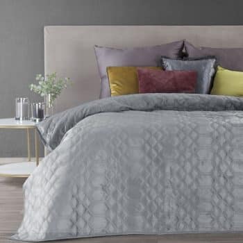 Sivý jednofarebný prehoz s geometrickým prešívaním Šírka: 170 cm | Dĺžka: 210 cm 28425-154320