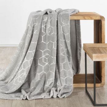 Svetlo sivá hrejivá deka z mikrovlákna so strieborným vzorom Šírka: 70 cm | Dĺžka: 160 cm 14569-103835