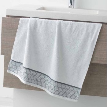 Uterák bielej farby s ozdobným okrajom 70 x 130 cm 13596