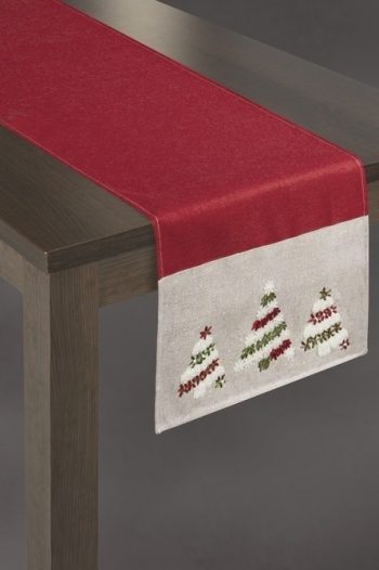 Vianočná štóla na stôl v červenej farbe s tromi stromčekmi 35x110cm  Šírka: 35 cm | Dĺžka: 110 cm 41655-196838