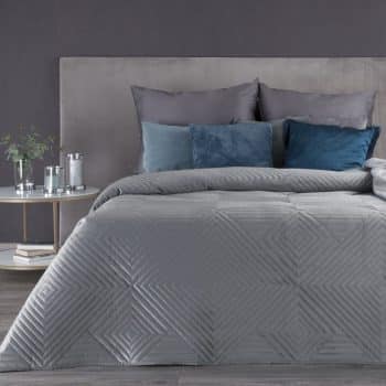 Zamatový prehozs geometrickým vzorom v tmavo sivej farbe Šírka: 220 cm | Dĺžka: 240 cm 33485-164362
