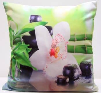 Zelená obliečka na vankúš s motívom bielej orchidey, kameňov a bambusu 40x40 cm Zelená 3159-124159