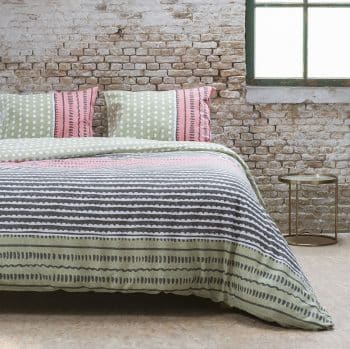 Zelené posteľné obliečky s originálnym vzorom BIT SHABBY 200 x 200 cm 12881