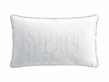 Decentný dekoraný vankúš s jemným strieborným vzorom 30 x 50 cm 35085 Biela