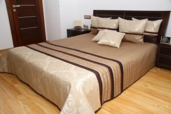 Prehoz na manželskú posteľ svetlo hnedej farby s pruhovaným motívom Šírka: 200 cm | Dĺžka: 220 cm 2965-104027