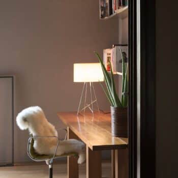 FLOS Ray T stolná lampa, tienidlo biele - Image 2