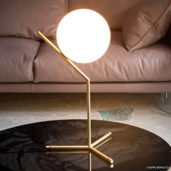 FLOS IC T1 High – stolná lampa, brúsená mosadz - Image 3