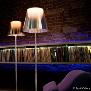 FLOS KTribe F3 stojaca lampa, dymová sivá - Image 2