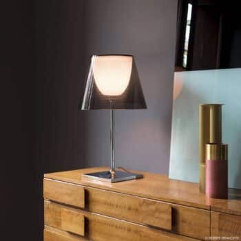 FLOS KTribe T1 stolná lampa dymovo sivá - Image 2