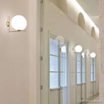 FLOS IC C/W2 nástenná lampa, mosadz Ø 30 cm - Image 2