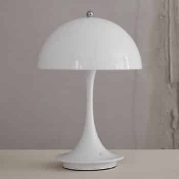 Louis Poulsen Panthella Portable stolová, biela