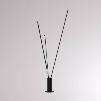 Trepole stojaca LED lampa, čierna