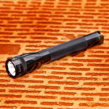 Praktická vrecková baterka Mini Maglite, čierna - Image 2