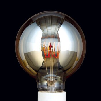 LED žiarovka E27 G95 4W jantár 2 200K stmievateľná - Image 2