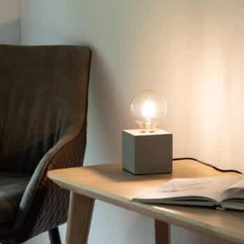 Paul Neuhaus Eton stolová lampa betónový podstavec