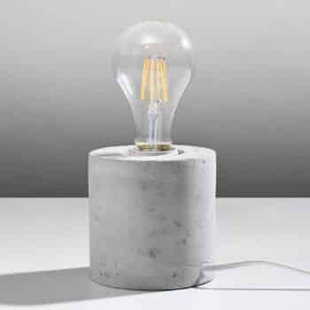 Stolná lampa Akira z betónu v tvare valca