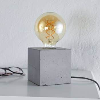 Moderná stolná lampa Strong z betónu - Image 4