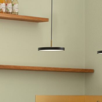 UMAGE Asteria micro závesná lampa mosadz/čierna