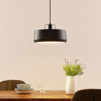 Lindby Timbola závesná lampa z kovu, čierna