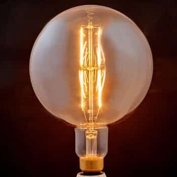 E27 LED žiarovka 8W 800lm 1900K jantár globe - Image 3