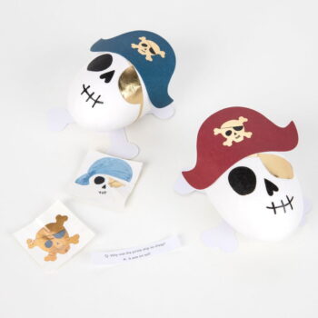 Párty doplnky v súprave 3 ks Pirate Skulls Surprise Balls – Meri Meri - Image 2