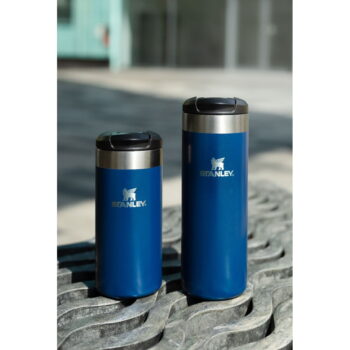 Tmavomodrý termo hrnček 350 ml AeroLight Transit – Stanley - Image 6