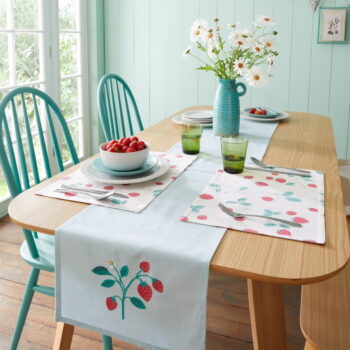 Prestieranie 4 ks 30x46 cm Strawberry Garden – Catherine Lansfield – Obrázok 3