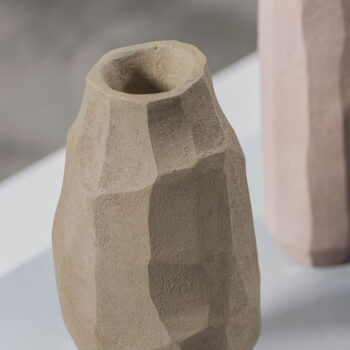 Béžová váza z polyresínu (výška  18 cm) Nuki – Mette Ditmer Denmark - Image 3