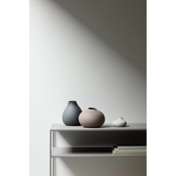 Svetlosivý kovový konzolový stolík 35x85 cm Fera – Blomus - Image 2