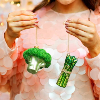 Sklenená vianočná ozdoba Broccoli – Sass & Belle - Image 3