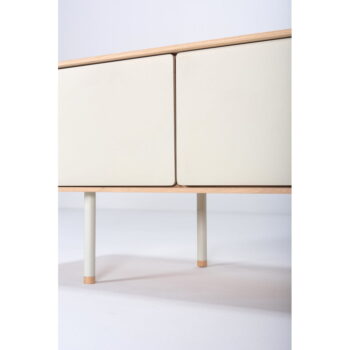 TV stolík z dubového dreva v bielo-prírodnej farbe 160x48 cm Fina – Gazzda – Obrázok 3
