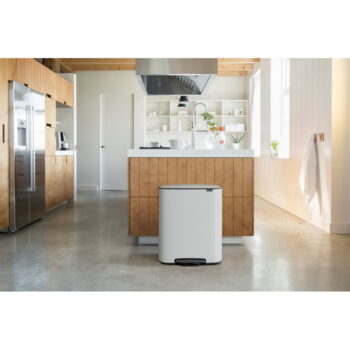 Biely nášľapný oceľový odpadkový kôš 60 l Bo – Brabantia - Image 2