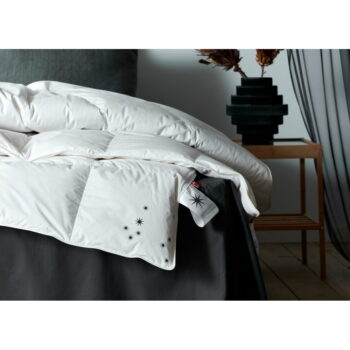 Zimná prikrývka s páperovou výplňou 140x220 cm Capella Warm – Universe of Sleeping - Image 7