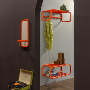 Oranžový kovový závesný vešiak na topánky Retro – Spinder Design - Image 4